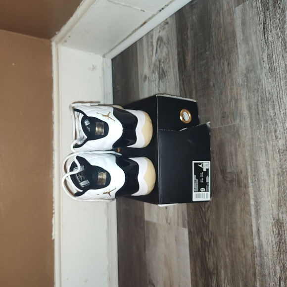 Air Jordan Retro 11 Sneakers Gratitude - Picture 1 of 7